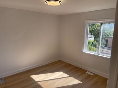 For Lease - 62 Grierson Road Unit# main, Toronto, Ontario - Photo 2