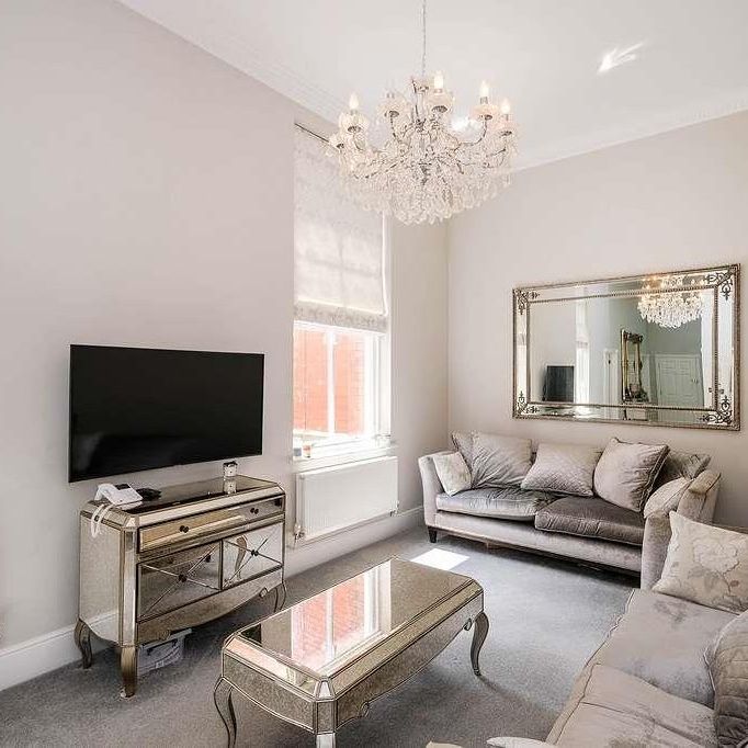 Tavistock House, Rosebury Square, Woodford Green - Photo 1