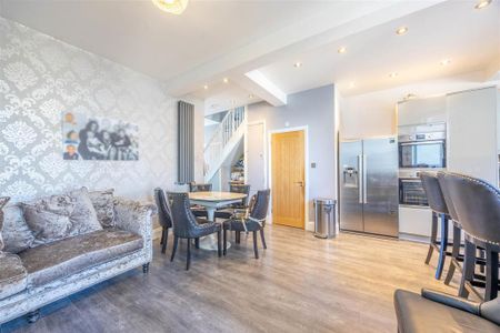 4 bedroom terraced house to rent - Photo 3