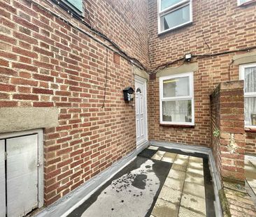 Northolt Road, Harrow - Photo 1