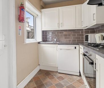 3 bedroom semi-detached house to rent - Photo 5