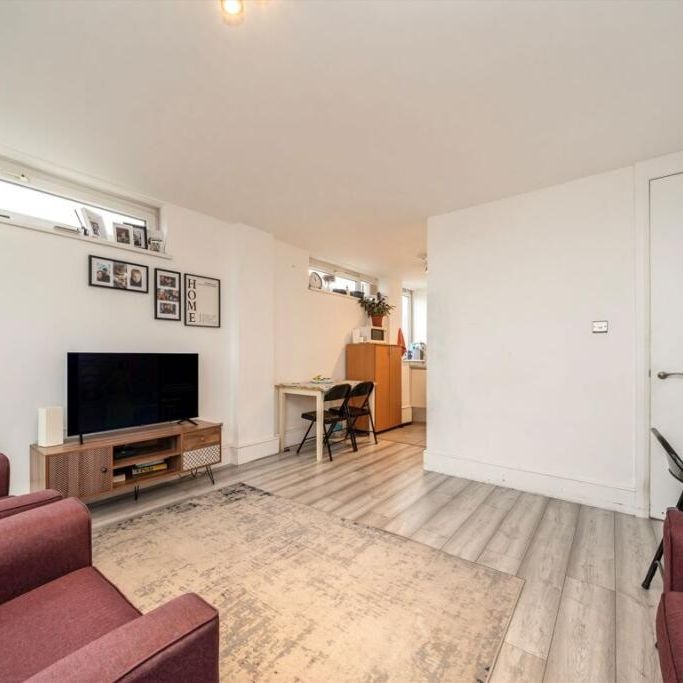 2 Bed Flat, Chillingford House, SW17 - Photo 1