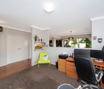 Modern home with plenty of space - Photo 2