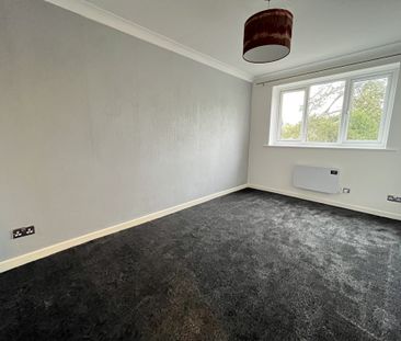 2 bed flat to rent in Suffolk Road, BH2 - Photo 2