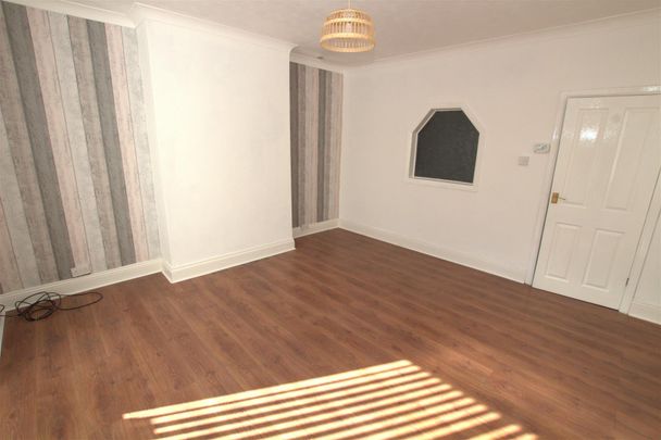 3 bedrooms House - Mid Terrace for Sale - Photo 1