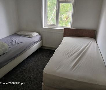 Room in a Shared House, Warren Road, LU1 - Photo 3