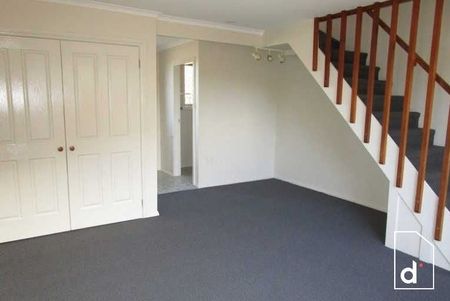 Low Maintenance Townhouse In Prime Location - Photo 5