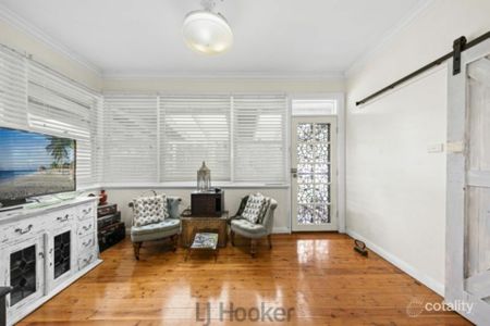 Comfortable 3-Bedroom Home in a Convenient Cessnock Location - Photo 4