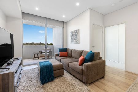 Furnished (5 month lease) - Modern Apartment in the Heart of Brookvale - Photo 2