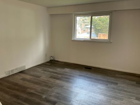 For Lease - 361 Linden Street, Oshawa, Ontario - Photo 4