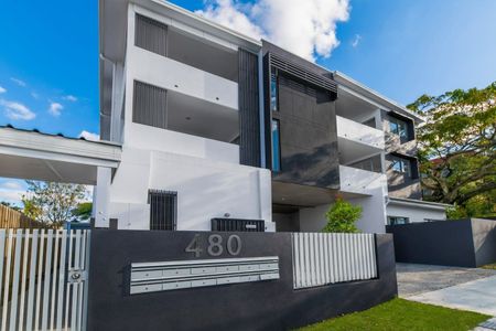 Bright and breezy modern apartment - Photo 4