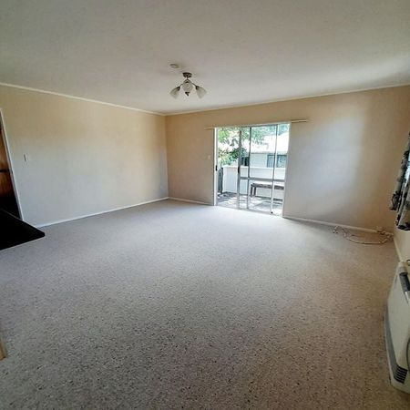 Spacious 4BR Family Home in Upper Hutt - Photo 3