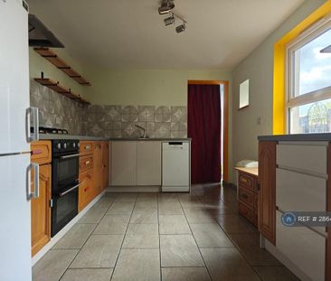 3 bedroom terraced house to rent - Photo 2