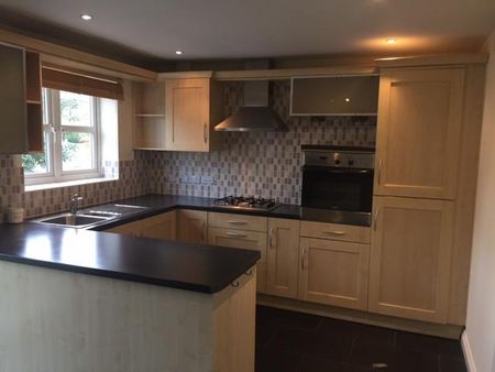 4 bedroom townhouse to rent - Photo 3