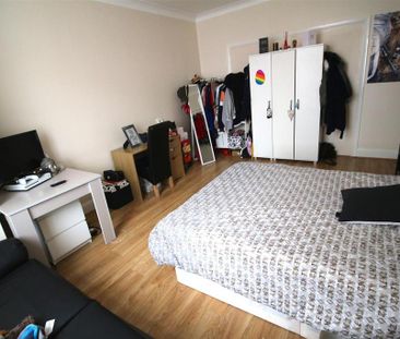 House share to rent - Photo 3