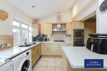 4 Bedroom House - Terraced to rent - Photo 4