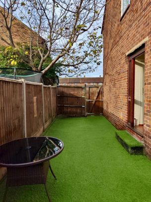 2 bedroom end of terrace house to rent - Photo 1