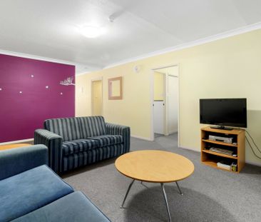 Fully Furnished and Equipped Two Bedroom - Photo 2