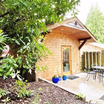 Cute tiny house in Gibsons - Photo 1