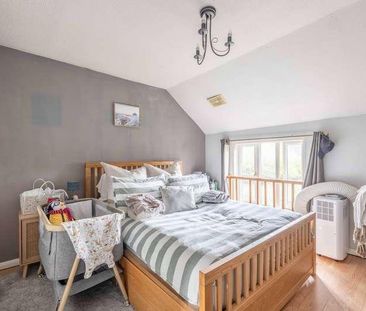 Cobb Close, Datchet, SL3 - Photo 2