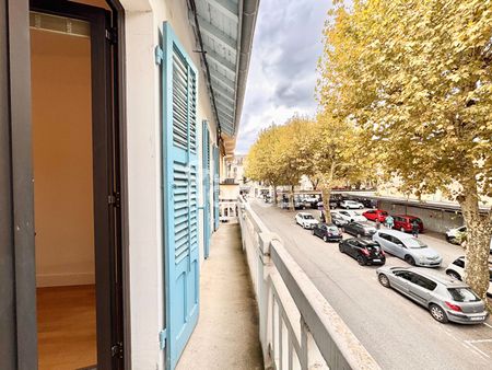 Appartement 3 pièce(s) 68.68 m2 terrasse et balcon CENTRE VILLE AIX LES BAINS - Photo 2