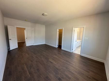 For Lease - 6 La Reine Avenue, Richmond Hill, Ontario - Photo 3