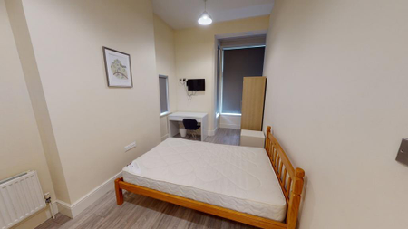 3 bedroom ground floor flat to rent - Photo 3