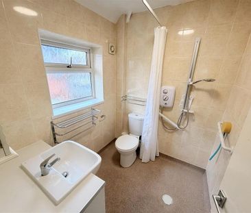 3 bedroom semi-detached house to rent - Photo 2