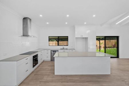 Modern 4-Bedroom Family Home – Clifton Beach - Photo 5