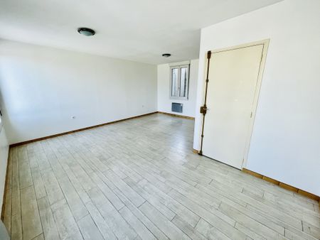 Location Appartement 2 pièces 54m² CHATELLERAULT 86100 - Photo 2