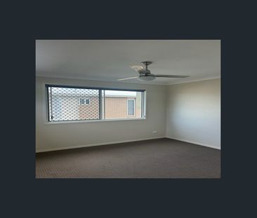 Modern 2 Bedroom Townhouse - Photo 3