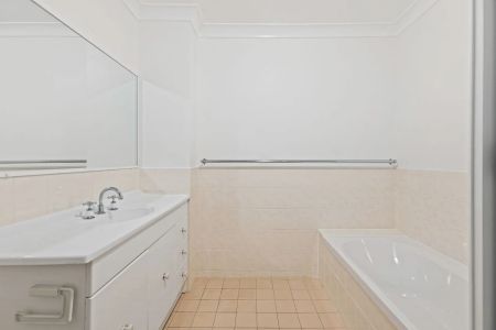 Well Appointed Apartment in Prime Location - Photo 2