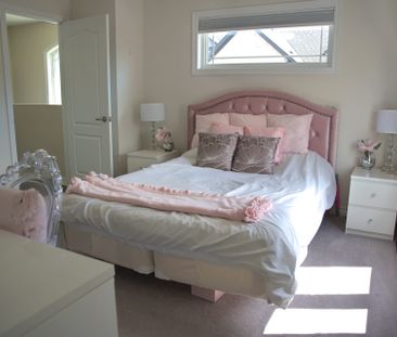 For Lease - 37 Cygnus Crescent, Barrie, Ontario - Photo 2