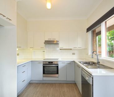 North-facing well maintained 3-bedroom townhouse - Photo 3