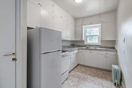Renovated Suite - 2 Bedroom - Photo 3