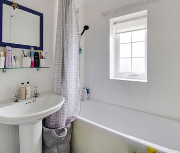 3 bedroom end of terrace house to rent - Photo 5