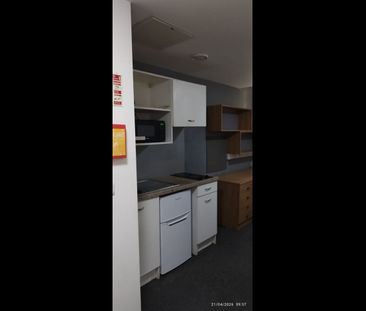 Studio Flat, College House, B8 - Photo 6