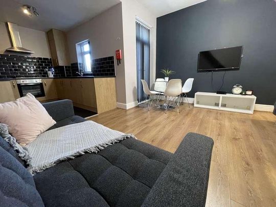 Birstall Road, L6 - Photo 1