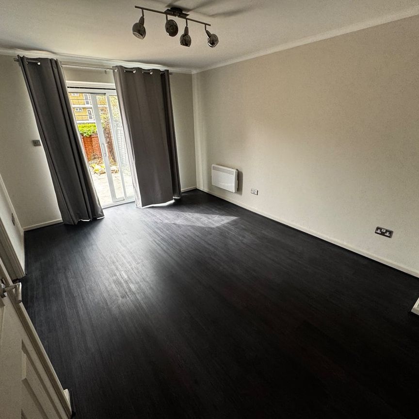 1 Bed Flat, Addiscombe Grove, CR0 - Photo 1