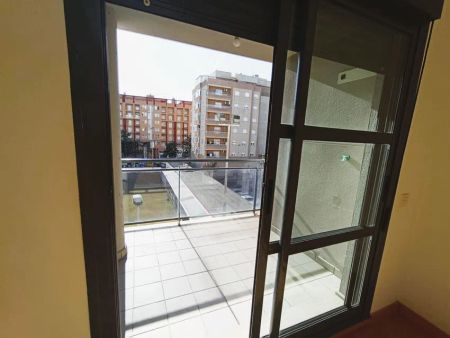 Alquiler de piso en Calle Urani - Photo 2