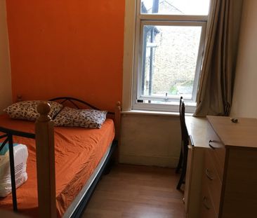 Room in a Shared Flat, London, E13 - Photo 5