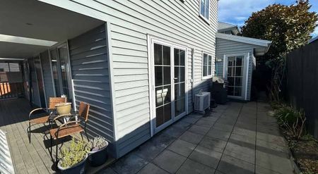 Lovely home close to the city! - Photo 3