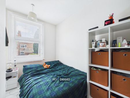 2 bedroom terraced house to rent - Photo 4