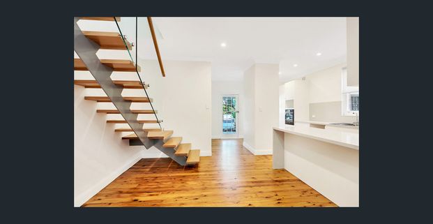 Elegant three bedroom home in the heart of Woollahra - Photo 1