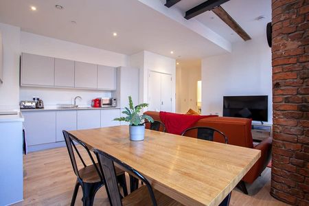 School Street - Photo 2