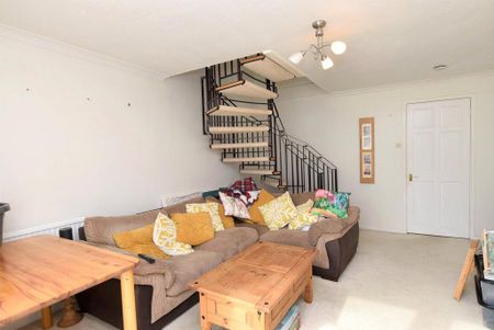 2 bedroom end of terrace house to rent - Photo 2