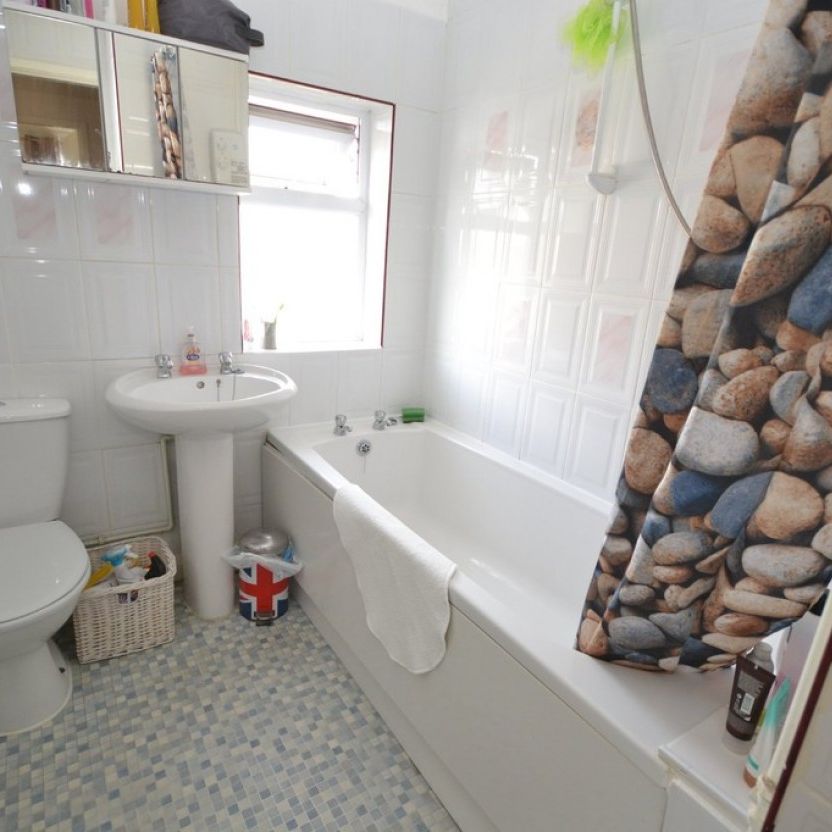 3 bed Mid Terraced House for Rent - Photo 1