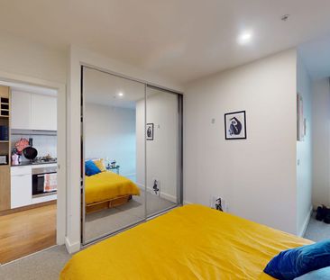 Stylish Urban Living in the Heart of Northcote - Photo 6