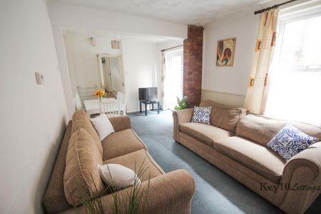 6 bedroom terraced house to rent - Photo 2