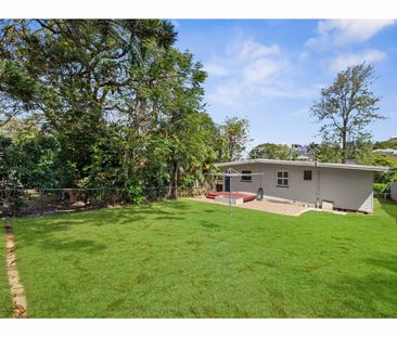 Charming Newly Renovated House - Photo 1